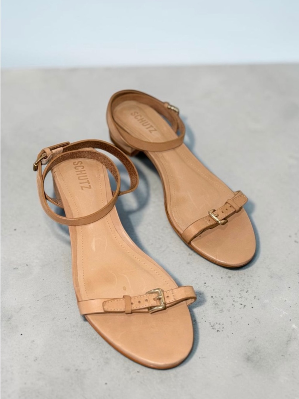 SCHUTZ Aurora Tan Leather Block Heel Sandals with Gold Buckle Size 9.5